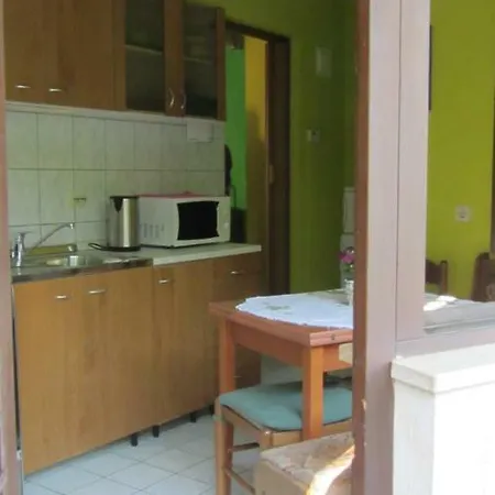 Apartment And Tomich