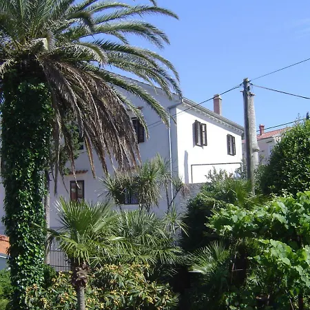 Apartment And Tomich