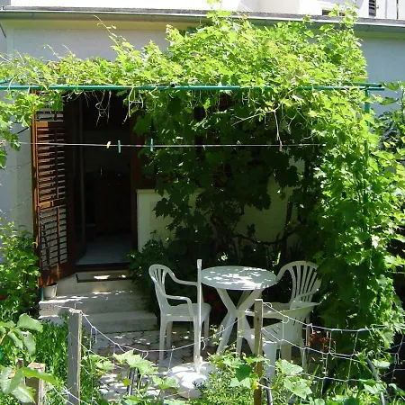 Apartment And Tomich *
